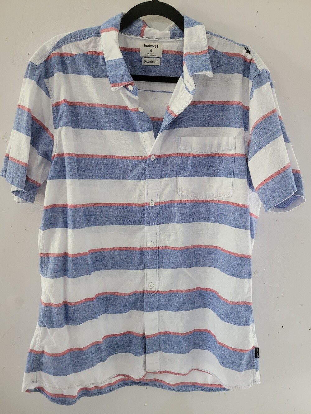 Hurley XL Tailored Fit White, Blue & Red Striped Short-Sleeve Button-Up Shirt